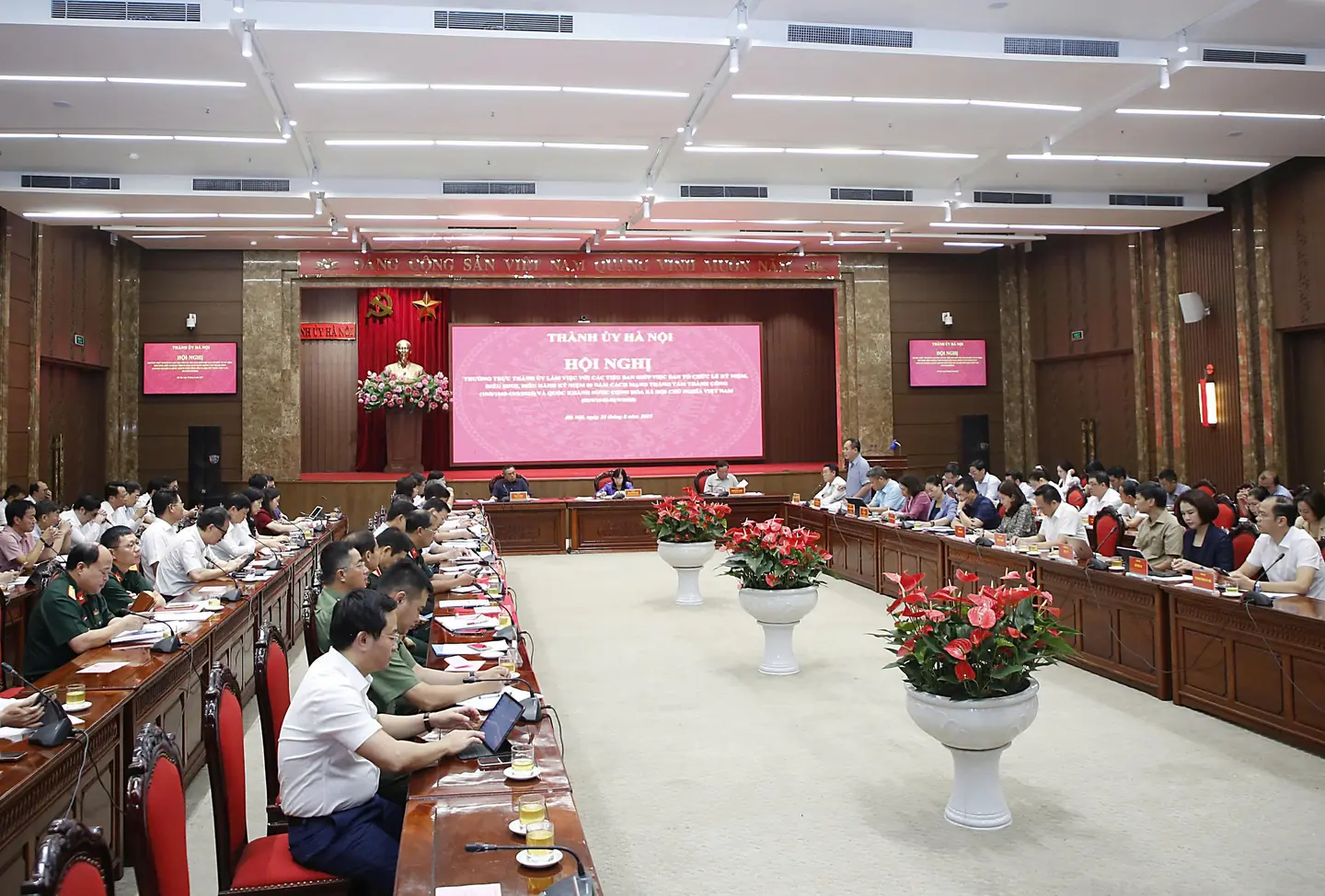 Thường trực Thành ủy Hà Nội chủ trì làm việc với các tiểu ban tổ chức kỷ niệm, diễu binh, diễu hành kỷ niệm 80 năm kỷ niệm Cách mạng Tháng Tám thành công (19/8/1945-19/8/2025) và Quốc khánh nước Cộng hòa xã hội chủ nghĩa Việt Nam (2/9/1945-2/9/2025).